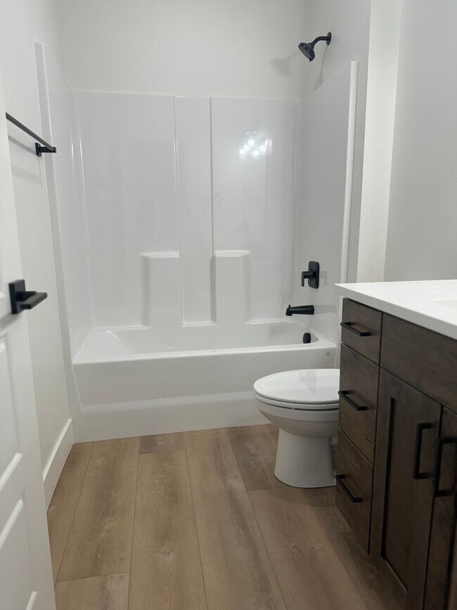 Building Photo - TWIN HOME FOR RENT IN SUGAR CITY - 3 BEDROOMS 2 FULL BATHROOMS