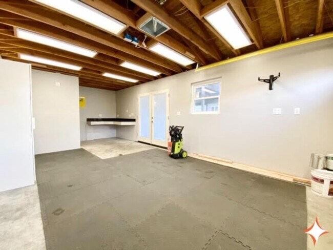 Building Photo - 847 Alice Ave