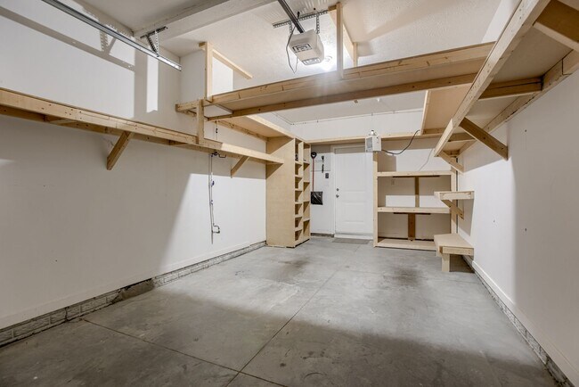 Building Photo - Must See Condo!!