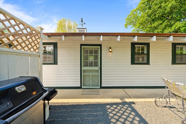 Building Photo - 163 N Lakeshore Dr