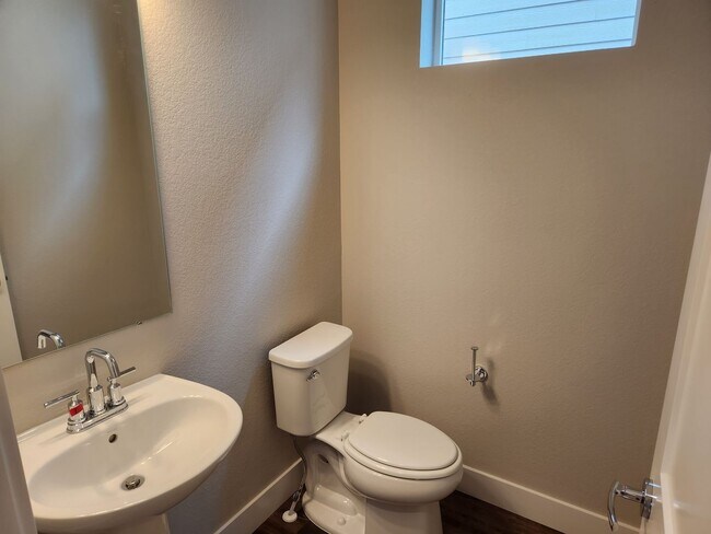 Building Photo - Newer single family home in Painted Prairie.