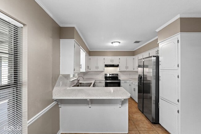 Building Photo - 2542 Spruce Dr