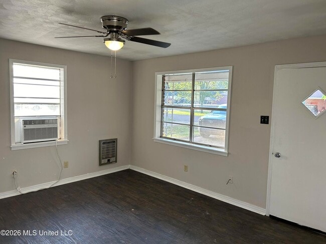 Building Photo - 106 Rollins Dr