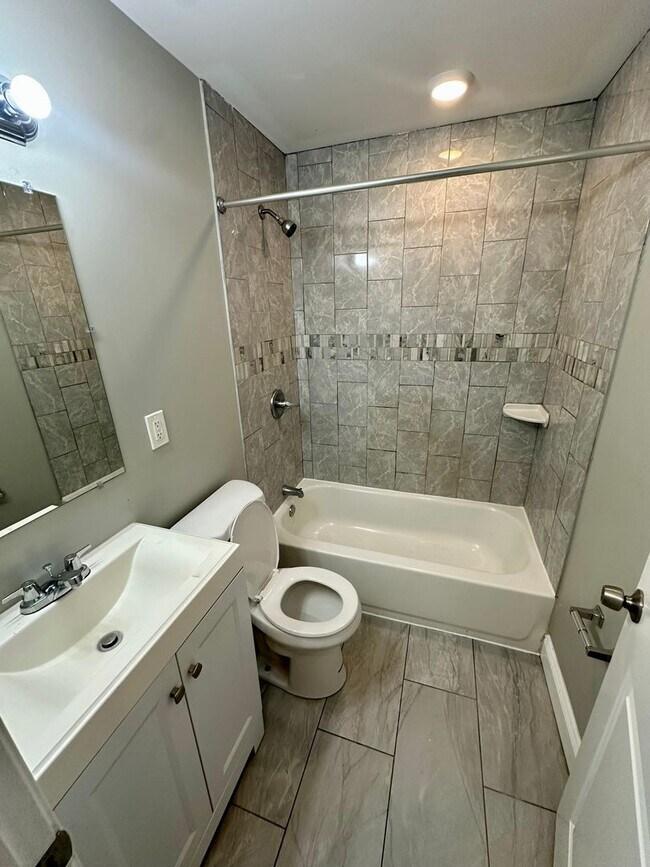 Building Photo - Fully renovated 3 bedroom, one and a half bathrooms