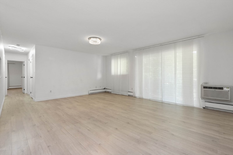 Building Photo - 11 Crescent Dr