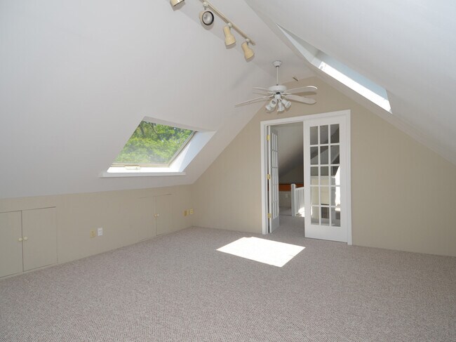 Building Photo - 60 Ramona Ct
