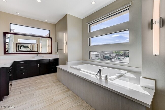 Building Photo - 64 Grey Feather Dr
