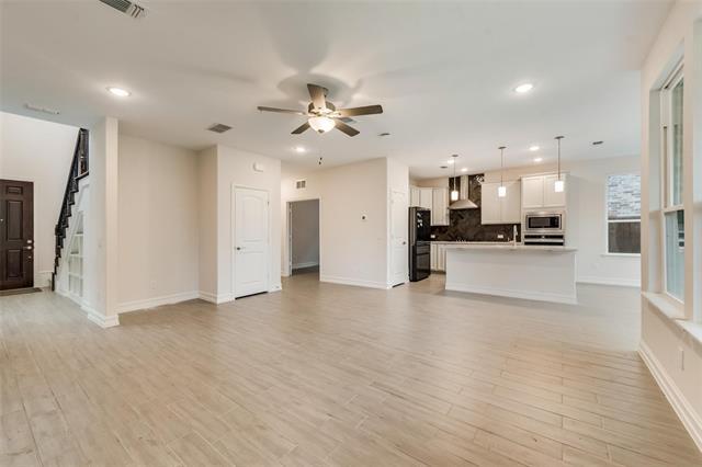 Building Photo - 714 Creekwater Ln