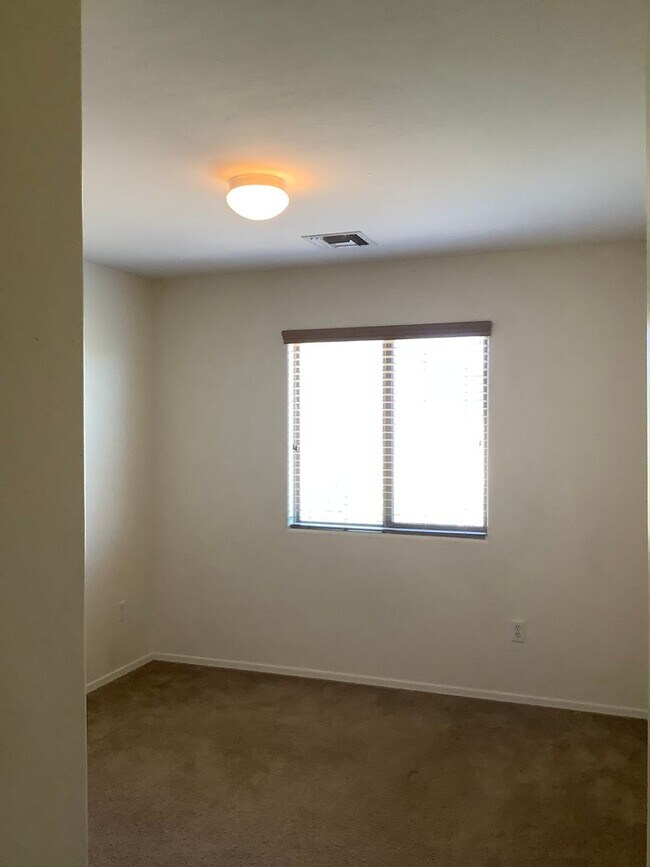 Building Photo - NORTHWEST HOME FOR RENT