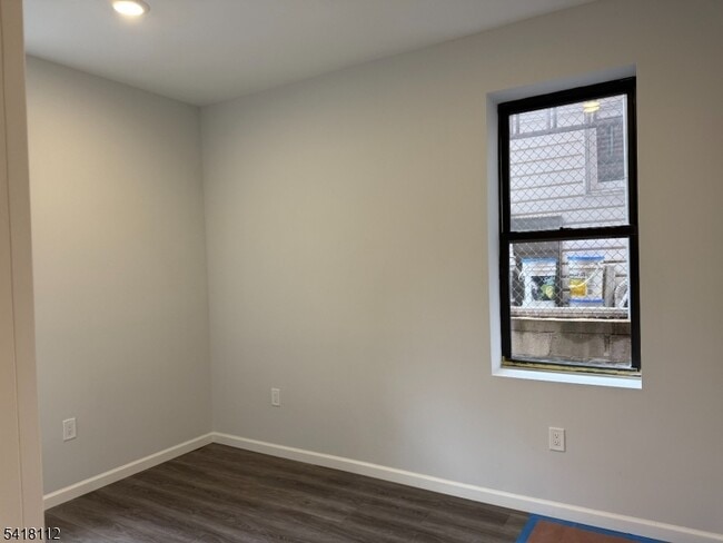 Building Photo - 37 6th St