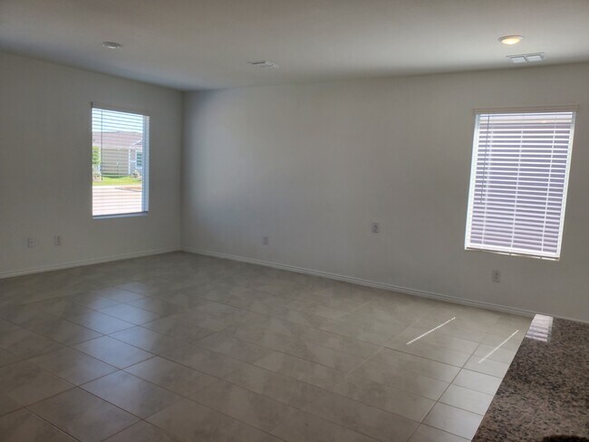 Building Photo - 143 Sunflower St