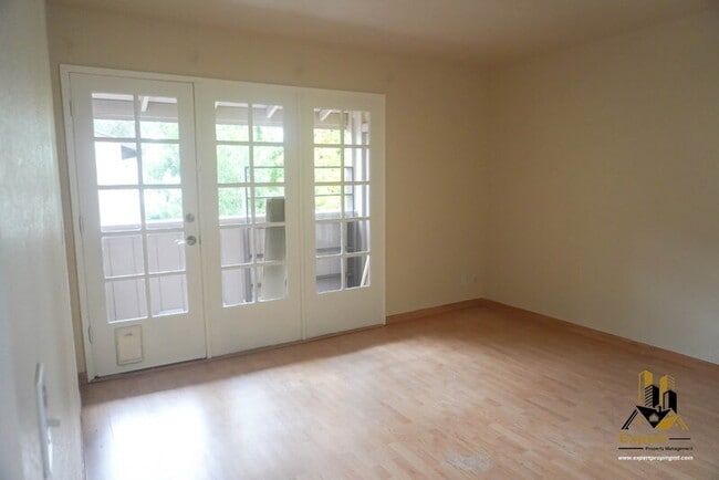 Building Photo - 5333 Primrose Dr