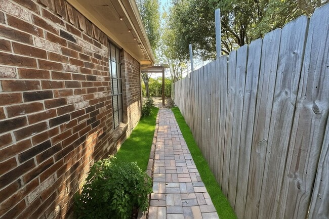 Building Photo - 3-Bedroom Home for Lease in Rowlett – Cul-...