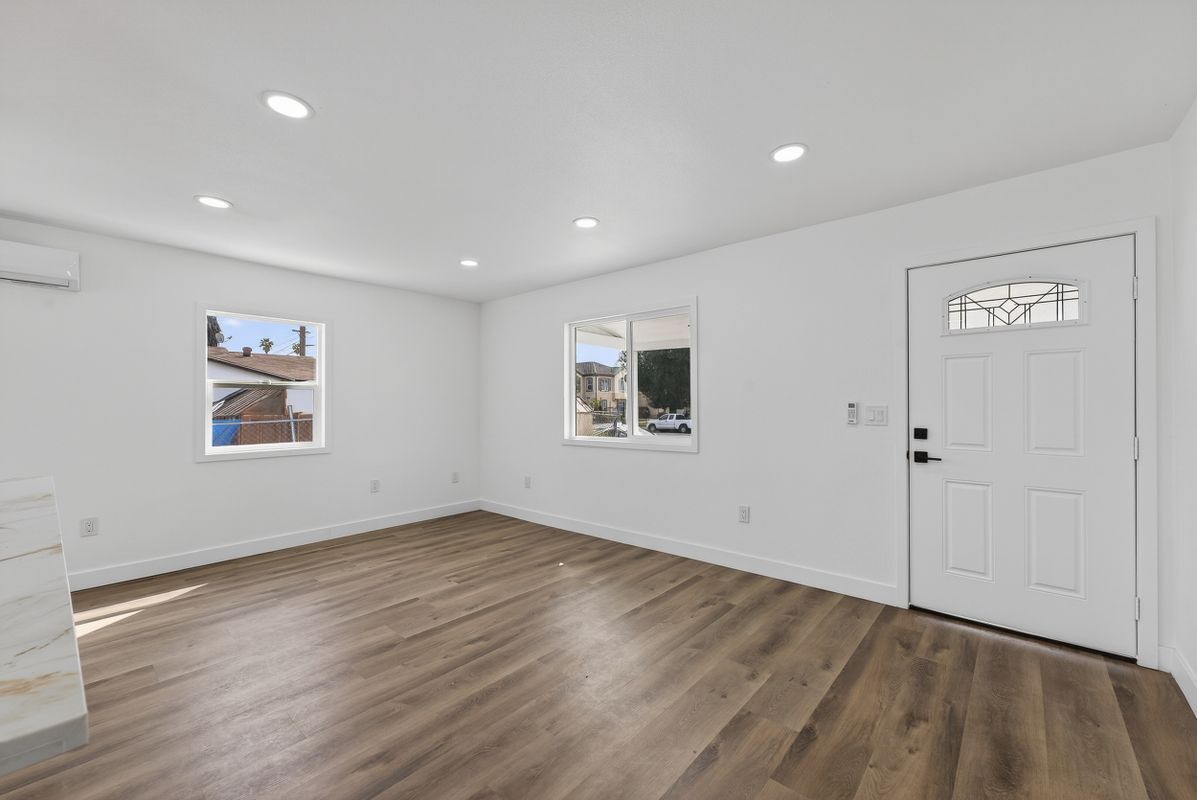 Building Photo - 1095 E Phillips Blvd