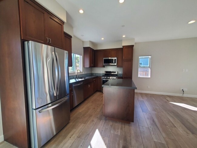Building Photo - Nature Lover's Newer 1 bedroom single fami...
