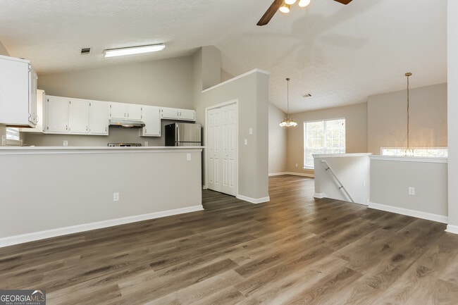 Building Photo - 1275 Avery Dr