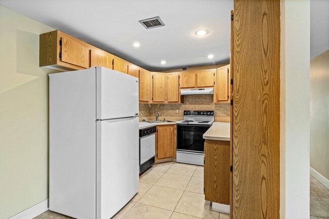 Building Photo - 826 Sky Pine Way