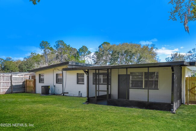 Building Photo - 7953 Patou Dr S