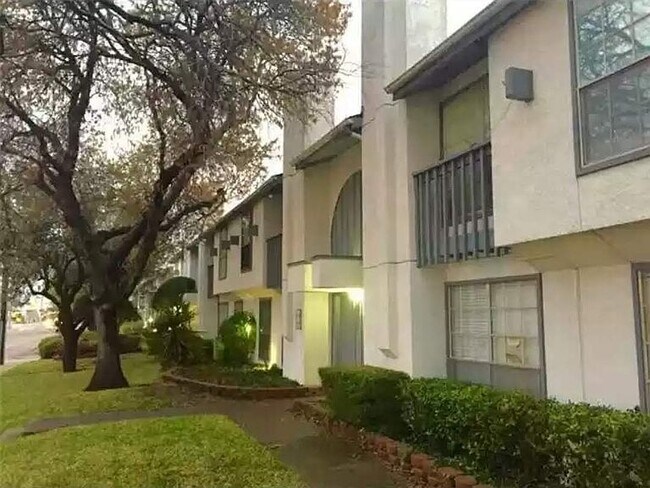 Building Photo - 12888 Montfort Dr