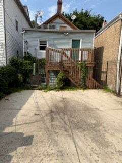Building Photo - 1643 W Beach Ave