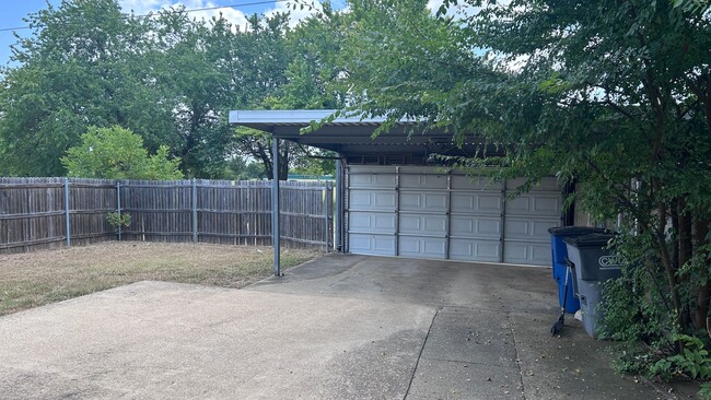 Building Photo - 2928 Stonycroft Dr