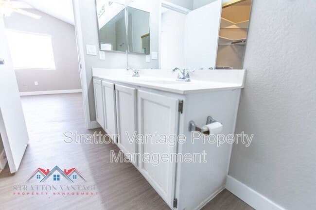 Building Photo - 1915 S 39th St