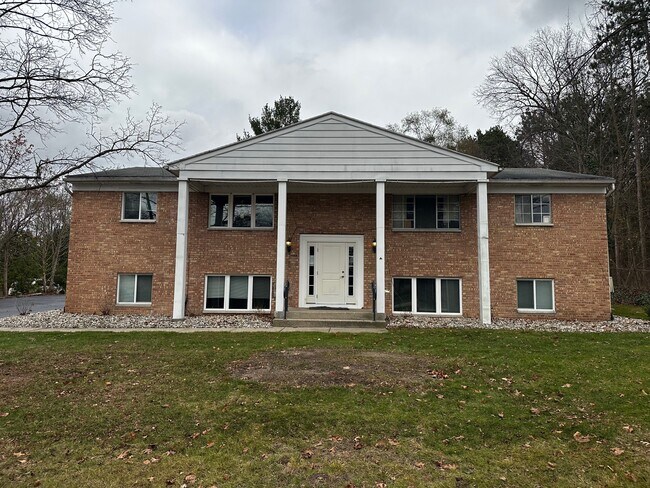 Building Photo - 174 S Fremont St NE