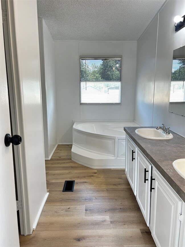 Building Photo - 219 Blinkin Ave