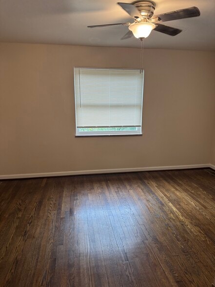 Building Photo - 3065 Glenmore Ave