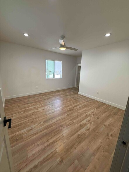 Building Photo - 4925 E San Rafael St