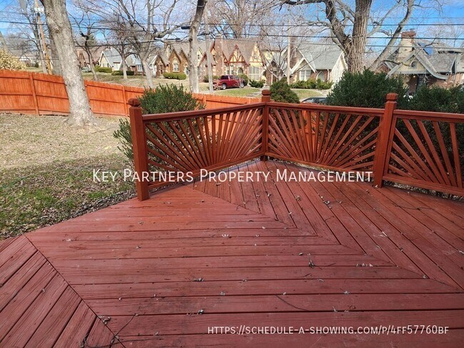 Building Photo - 318 E 68th St