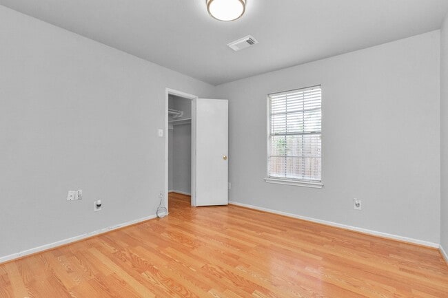 Building Photo - 8914 Dirby St