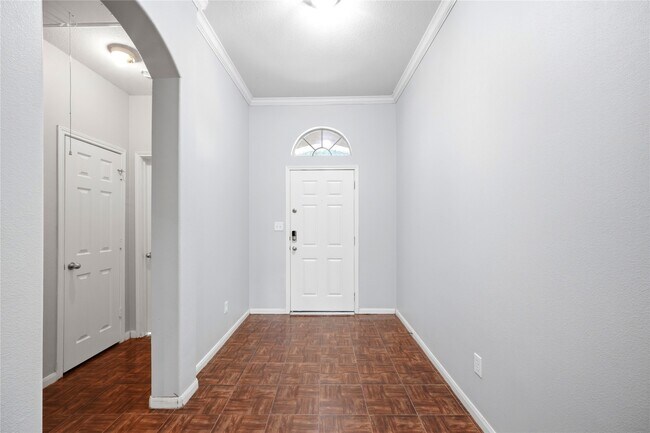 Building Photo - 1707 N Highlands Cross