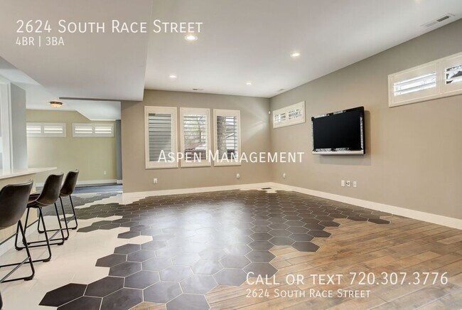 Building Photo - 2624 S Race St