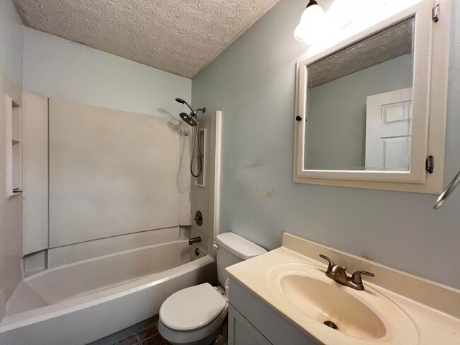 Building Photo - 2470 Dunsworth Dr