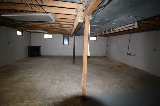 Building Photo - 133 Youngridge Dr