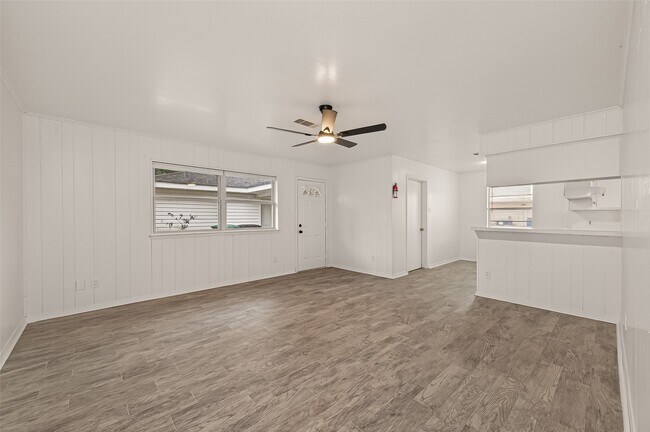 Building Photo - 5615 Beechnut St