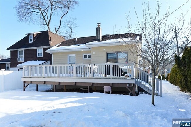 Building Photo - 117 Lake St