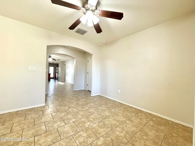Building Photo - 11889 W Heyburn Dr