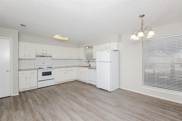 Building Photo - 6400 Rock Springs Dr