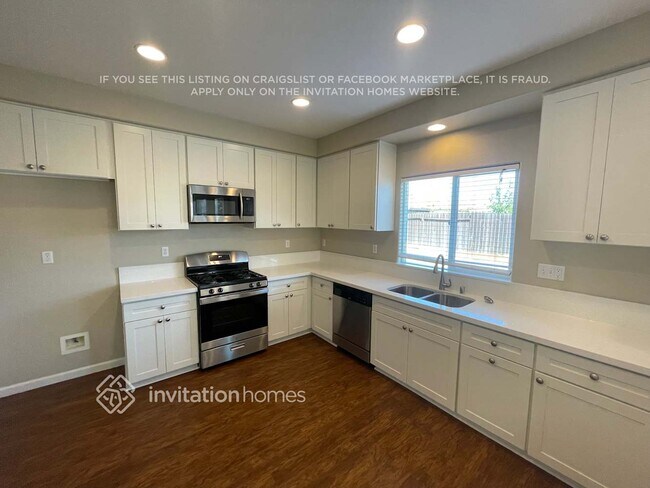 Building Photo - 3915 Eugene Dr