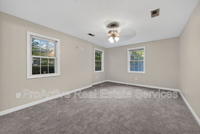 Building Photo - 1065 Lindenwood Ave
