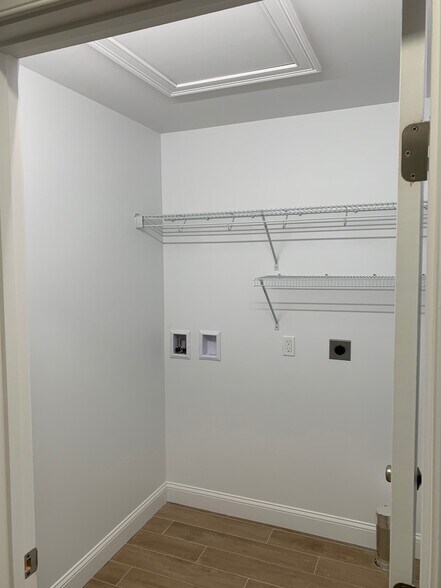 Building Photo - 38 Gristmill Ln