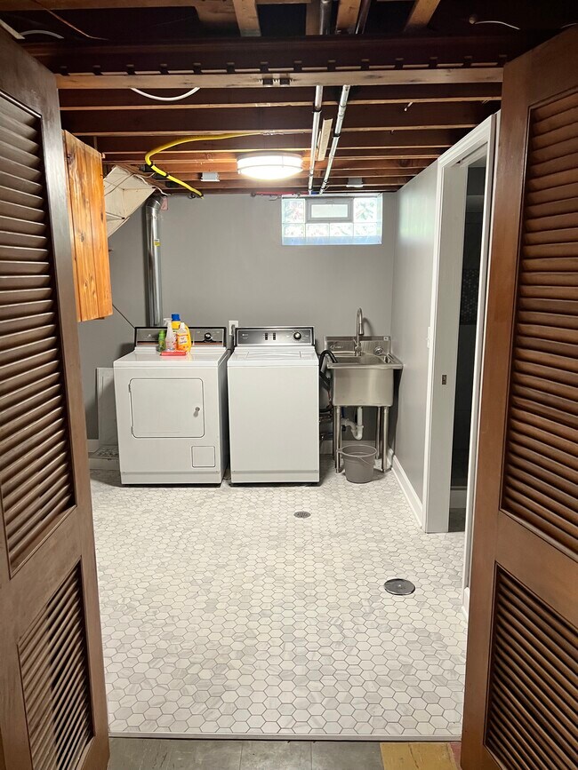 Laundry - 23501 Geneva St