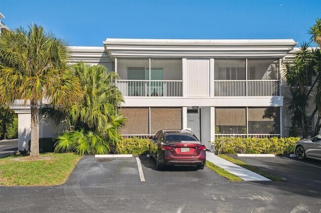 Building Photo - 6505 Bay Club Dr