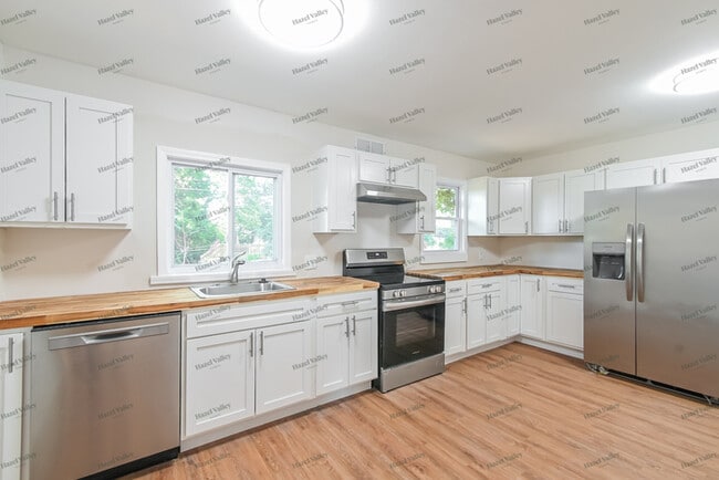 Building Photo - 2505 Netherton Dr