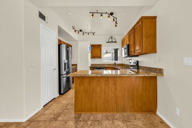 Building Photo - Beautiful 5-Bedroom Home with Private Pool...