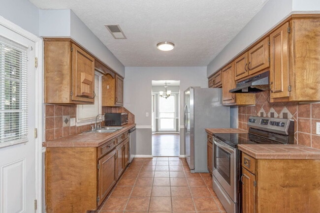 Building Photo - Move-In Ready 3/2 in Columbus | Appliances + W/D + Lawn Care + Pest Control Included | $1,600/mo