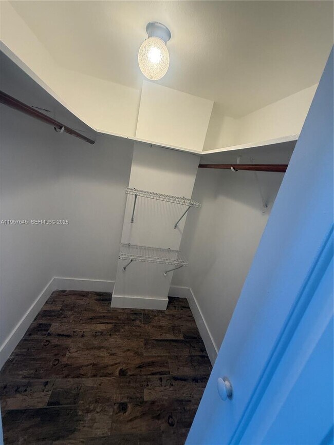 Building Photo - 2025 NE 164th St