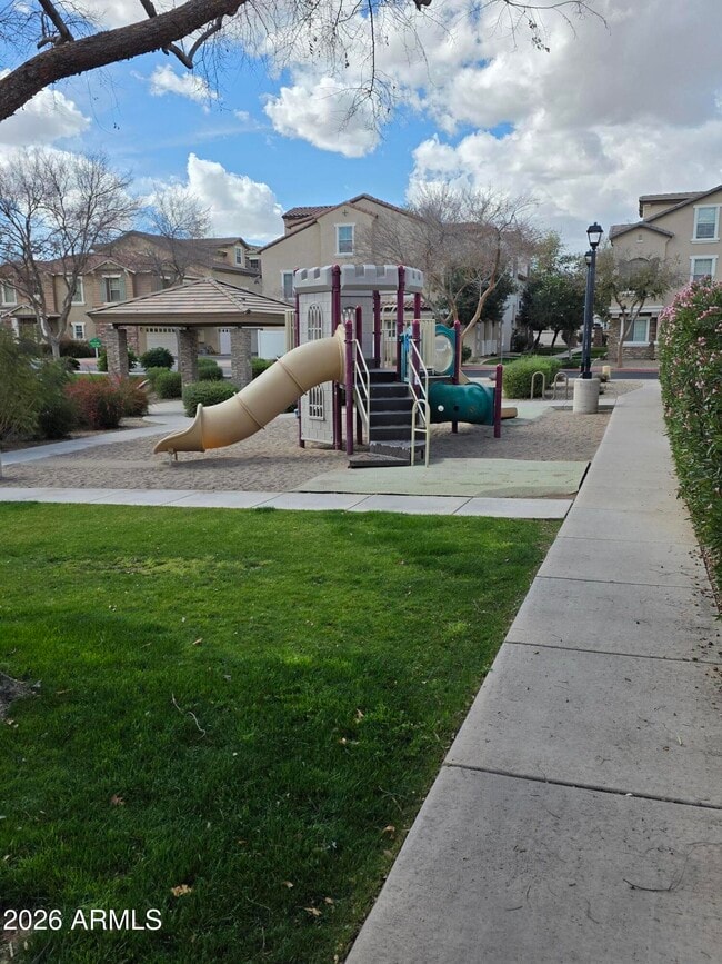 Building Photo - 942 W Aspen Way